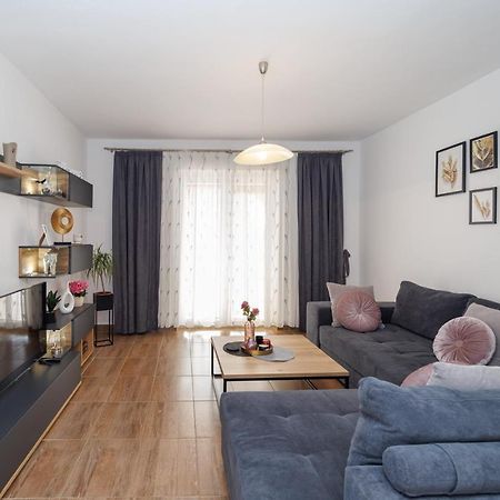 Spacious And Modern App With Big Terrace Малинска Экстерьер фото