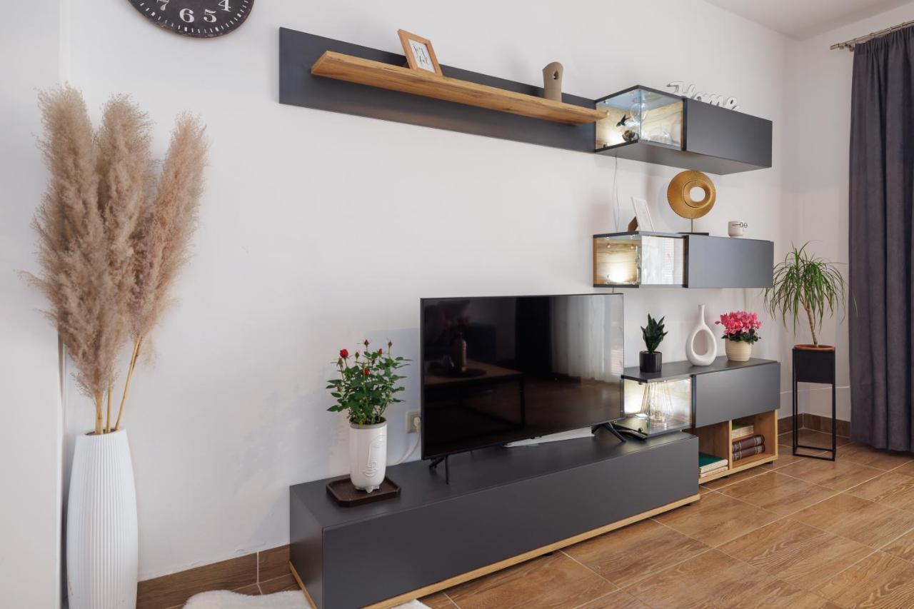 Spacious And Modern App With Big Terrace Малинска Экстерьер фото