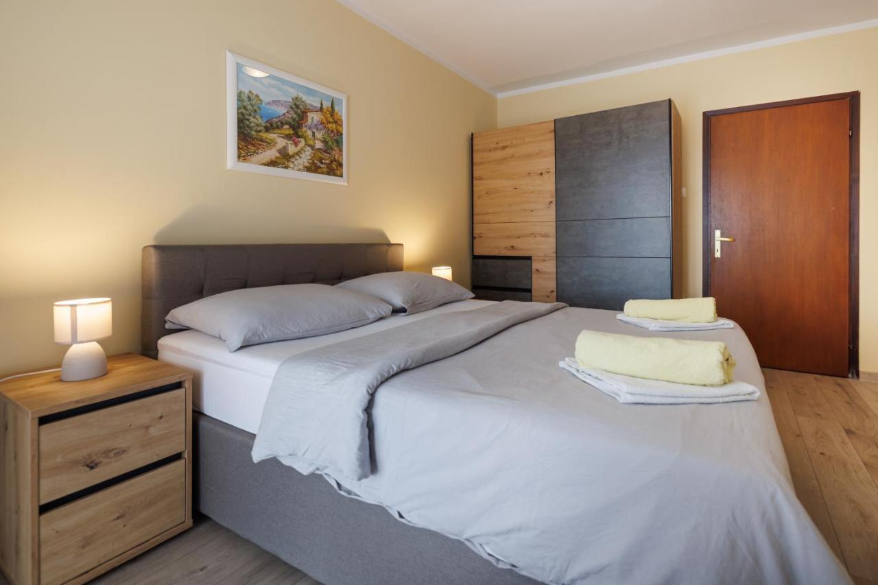 Spacious And Modern App With Big Terrace Малинска Экстерьер фото