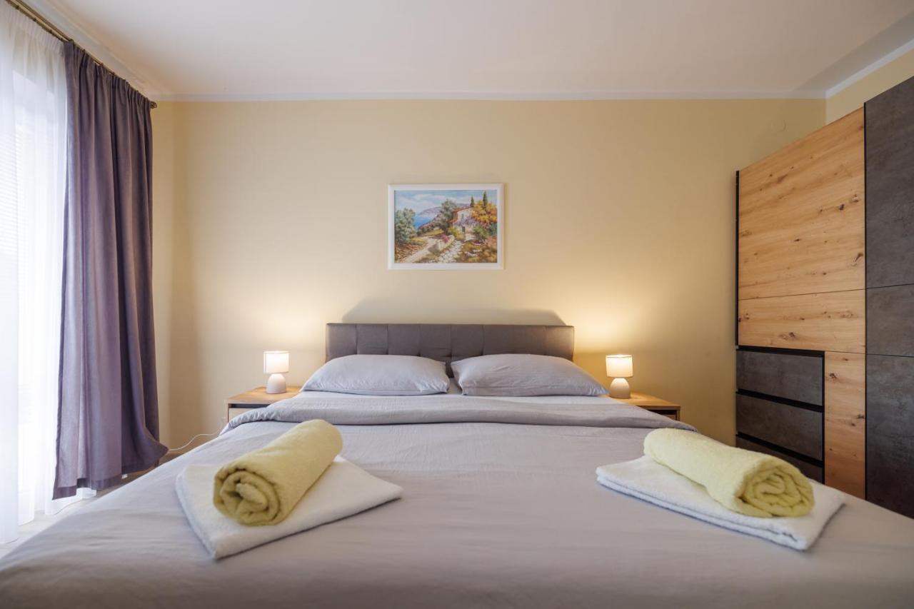 Spacious And Modern App With Big Terrace Малинска Экстерьер фото