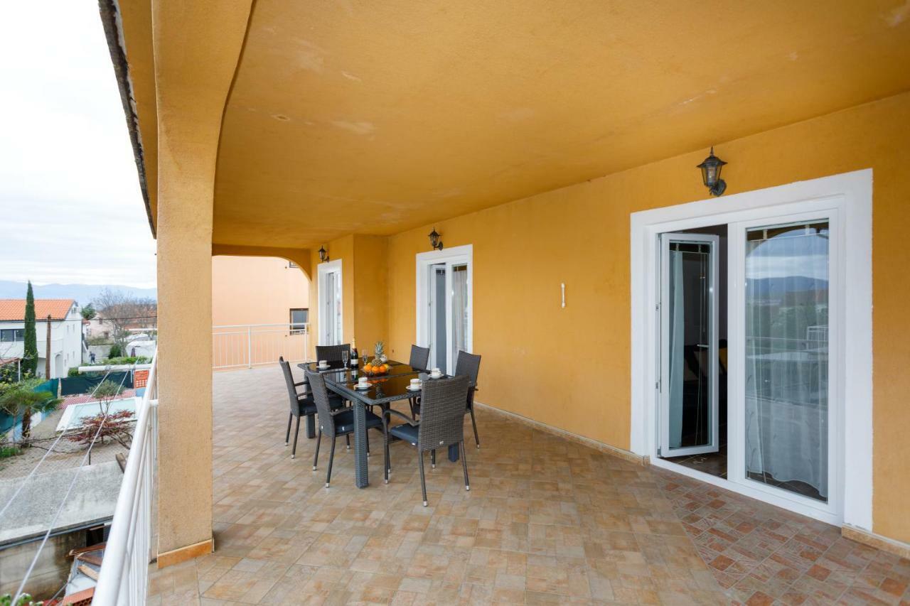Spacious And Modern App With Big Terrace Малинска Экстерьер фото