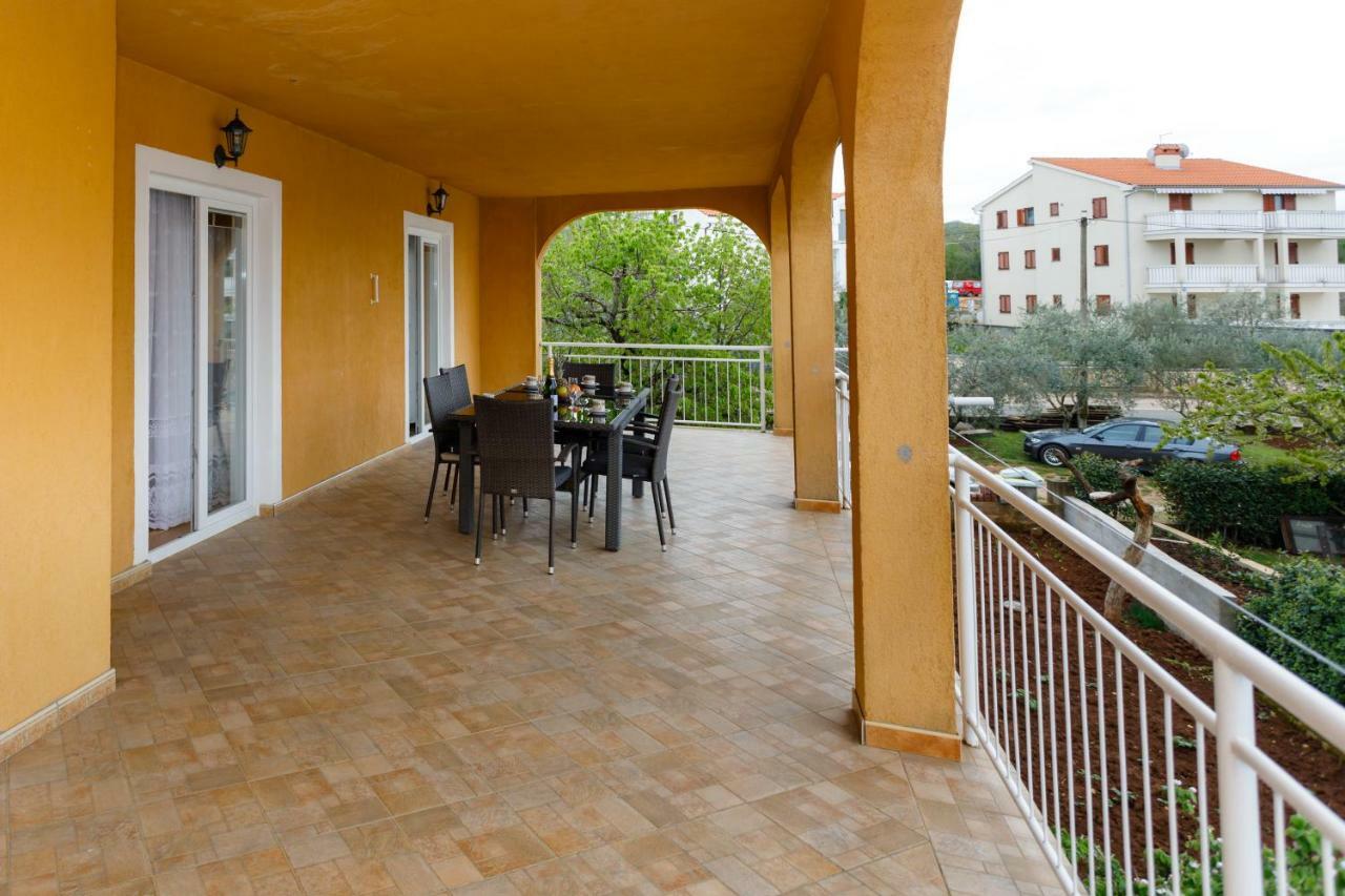 Spacious And Modern App With Big Terrace Малинска Экстерьер фото
