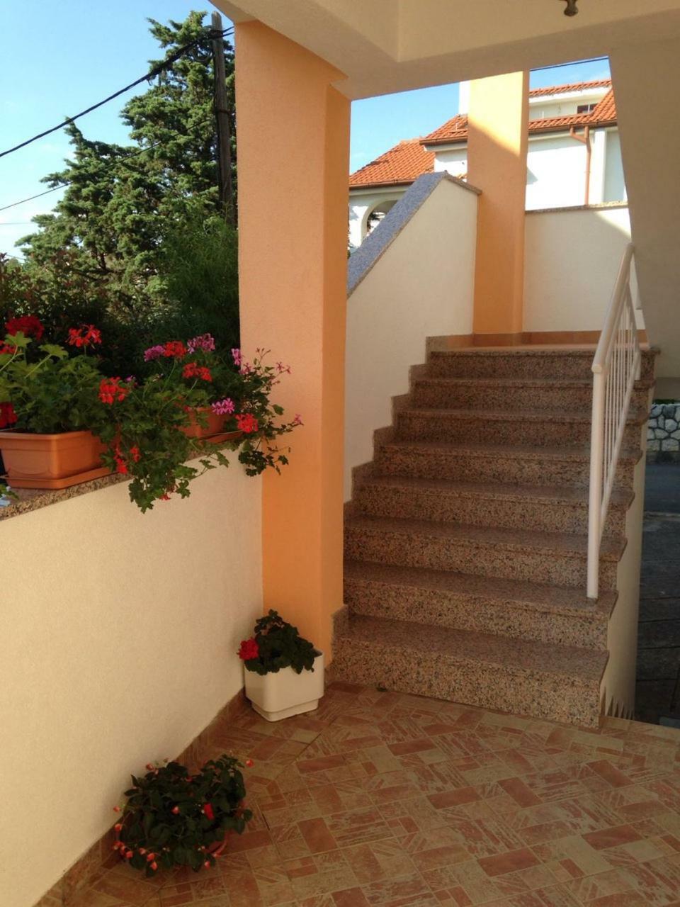 Spacious And Modern App With Big Terrace Малинска Экстерьер фото